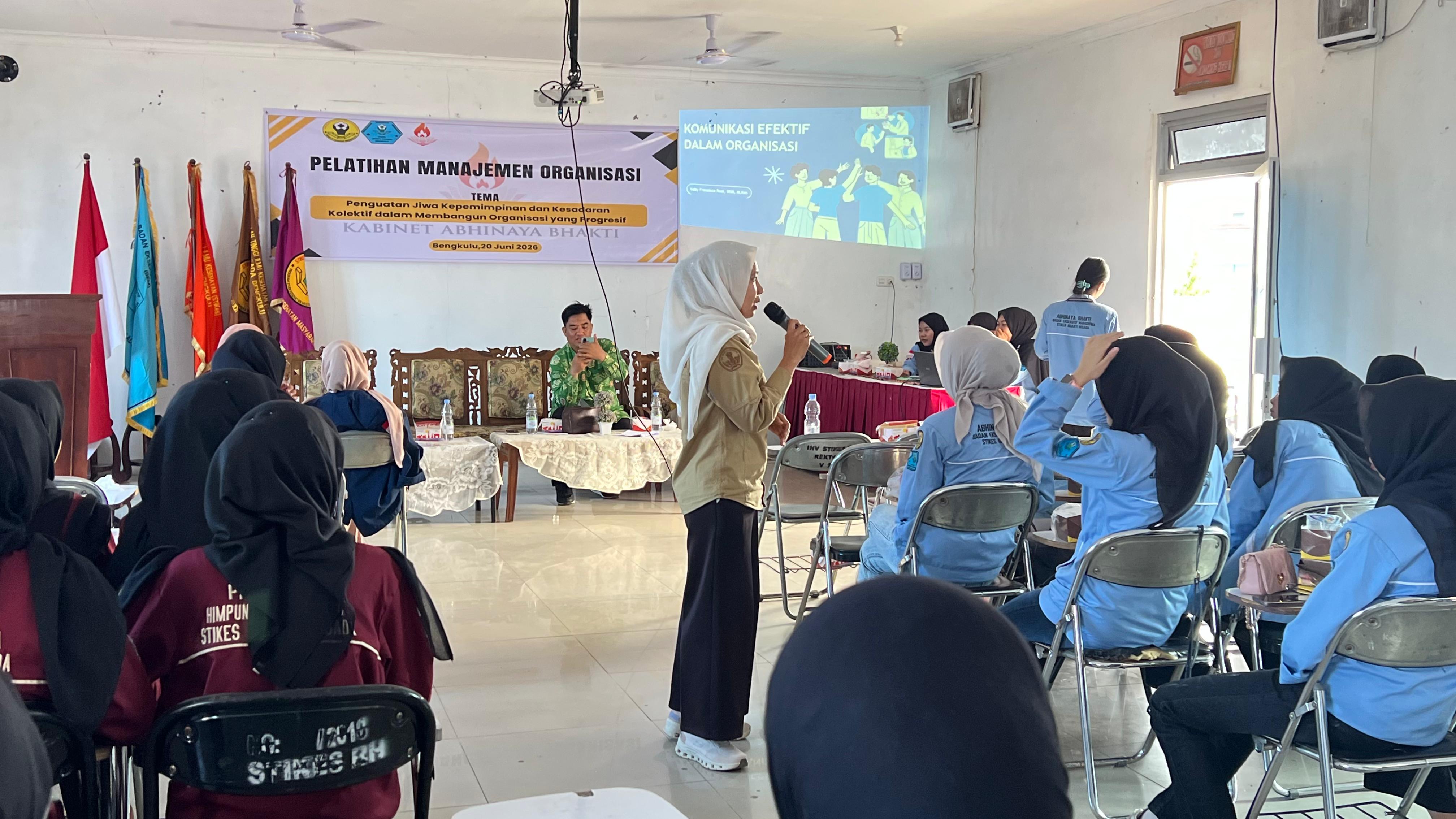 Pelatihan manajemen organisasi mahasiswa STIKES Bhakti Husada Bengkulu